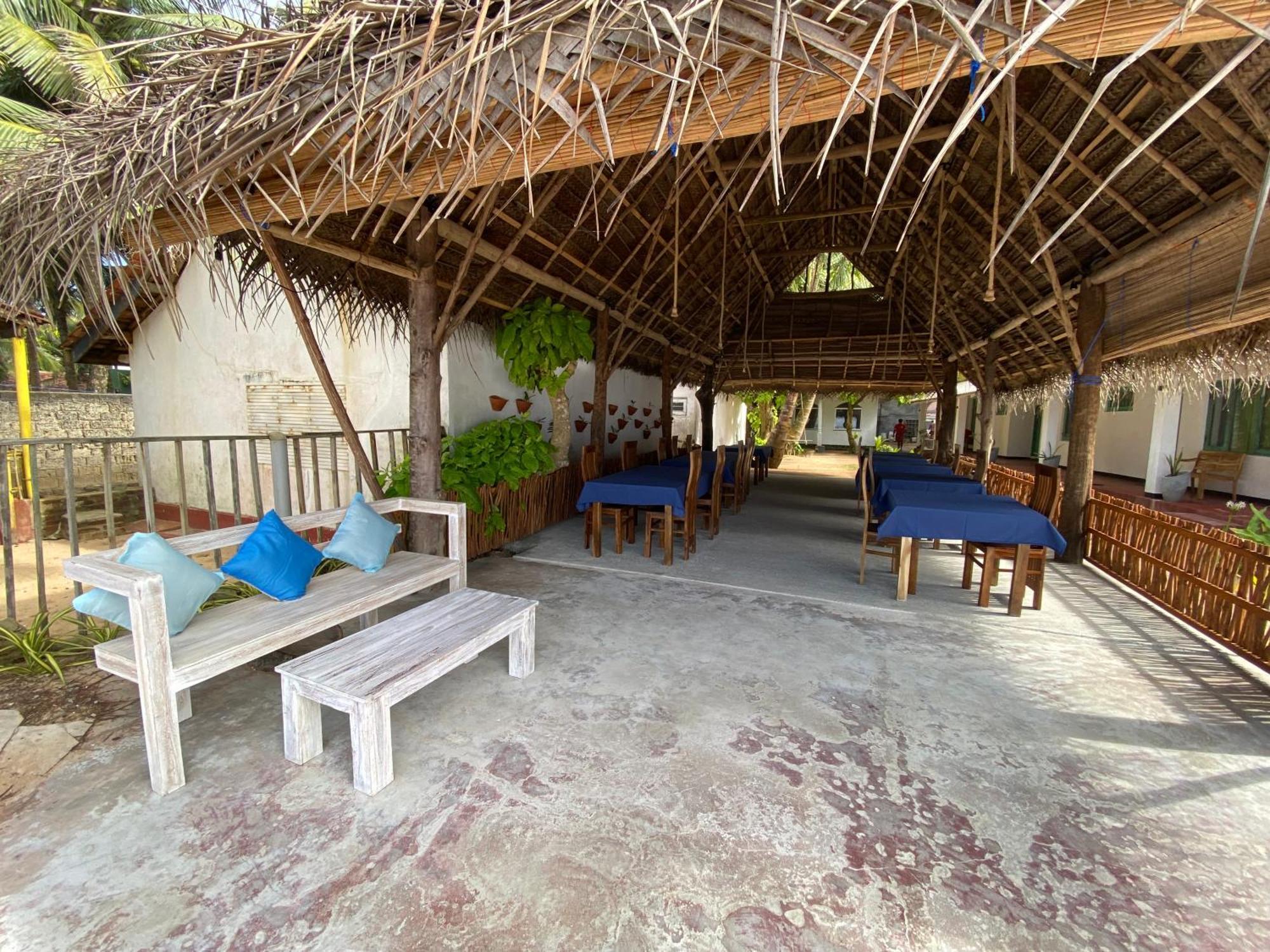 Sapphire Blue Hotel Хикадува Екстериор снимка