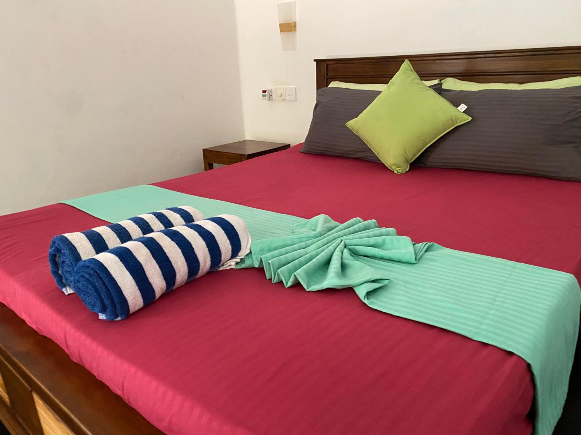 Sapphire Blue Hotel Хикадува Екстериор снимка